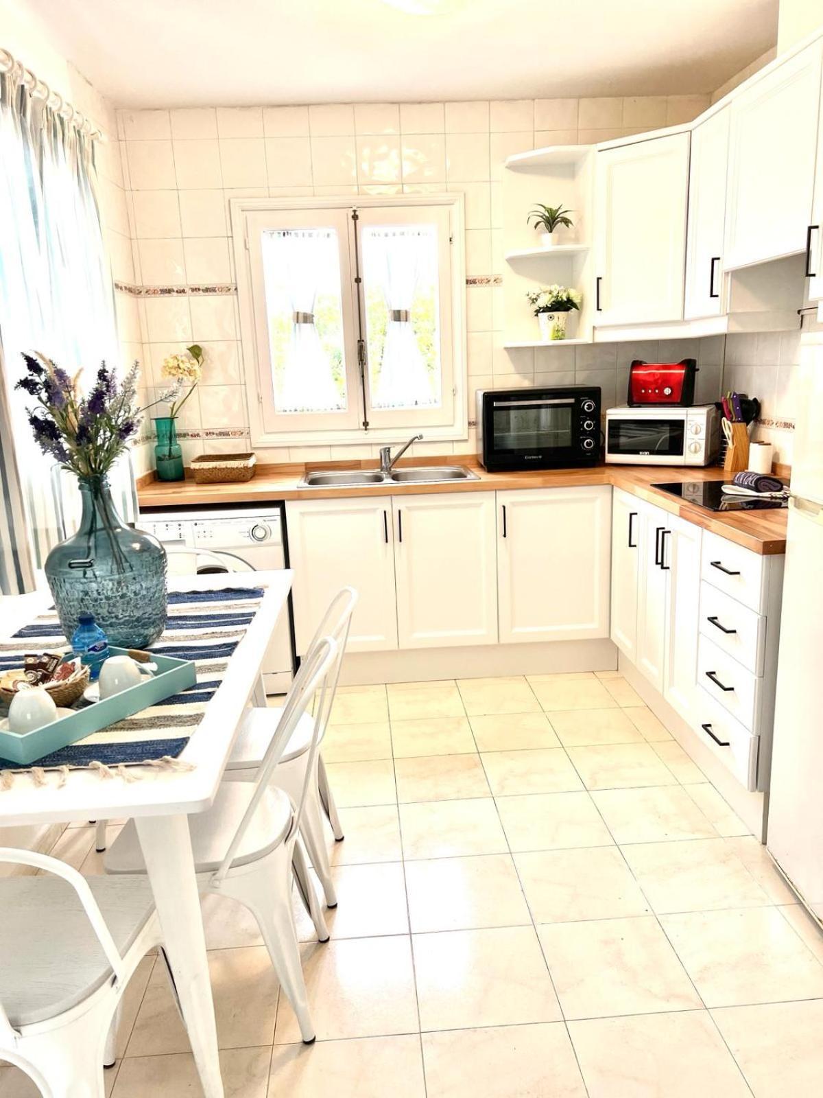 Apartamentos Delfines Cala Blanca  Buitenkant foto