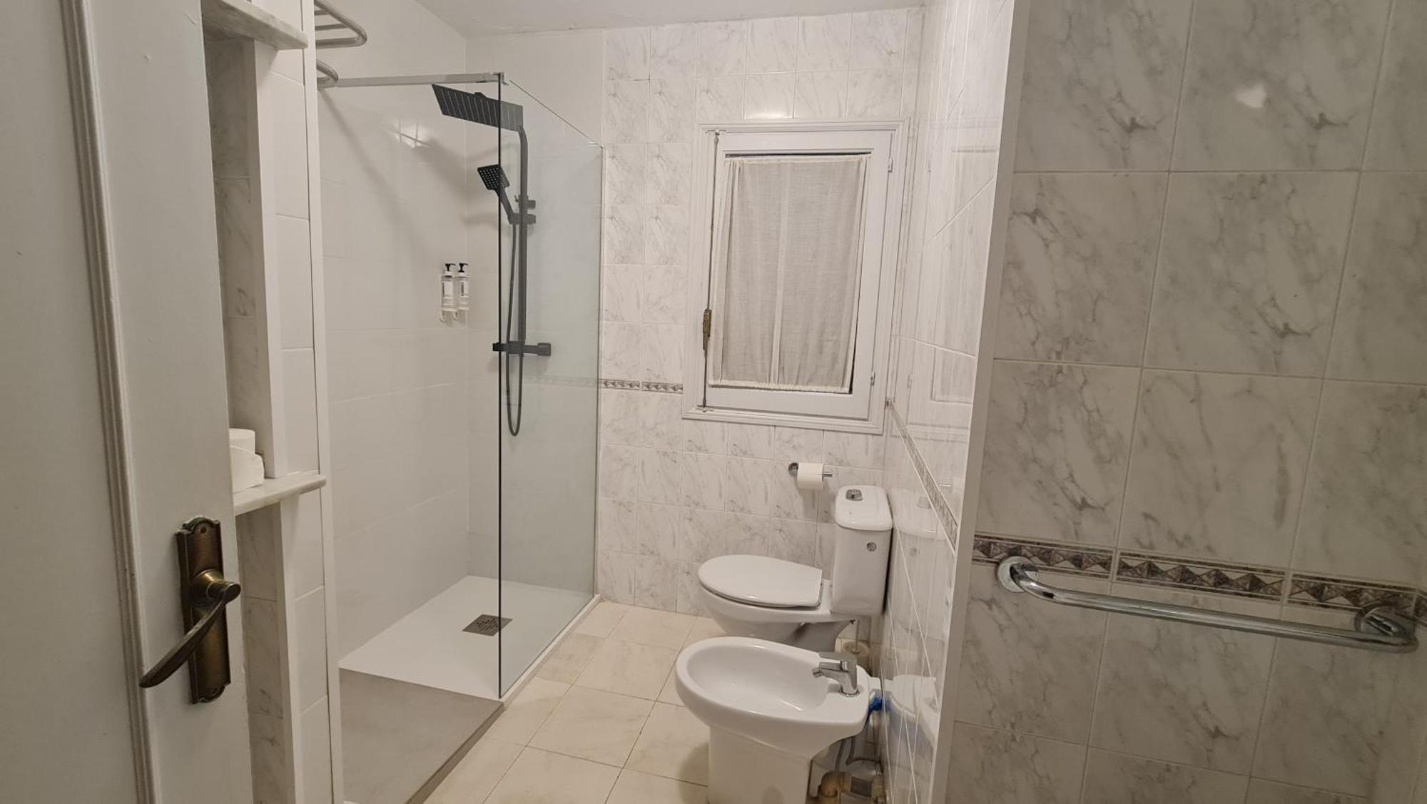 Apartamentos Delfines Cala Blanca  Buitenkant foto