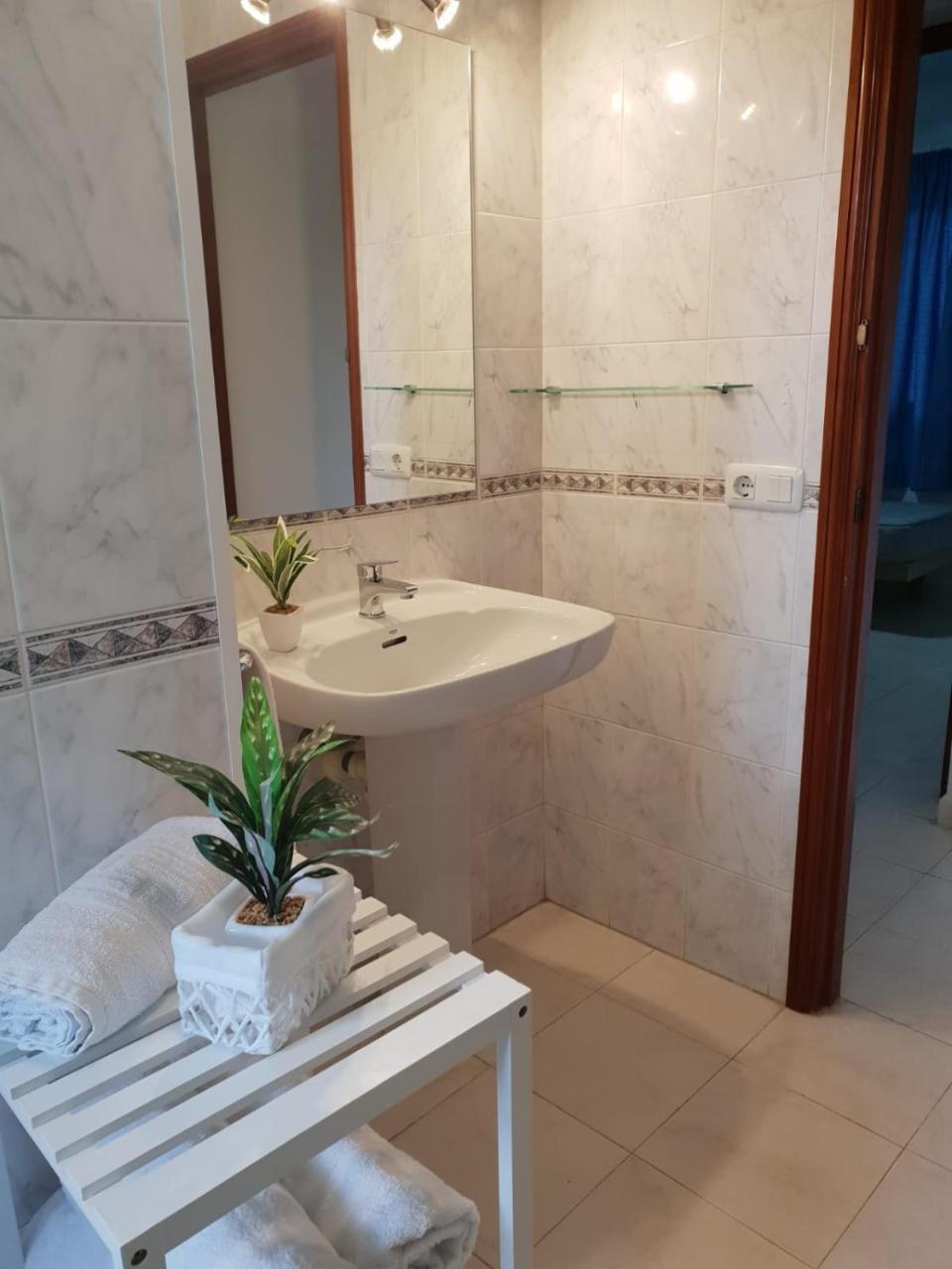Apartamentos Delfines Cala Blanca  Buitenkant foto