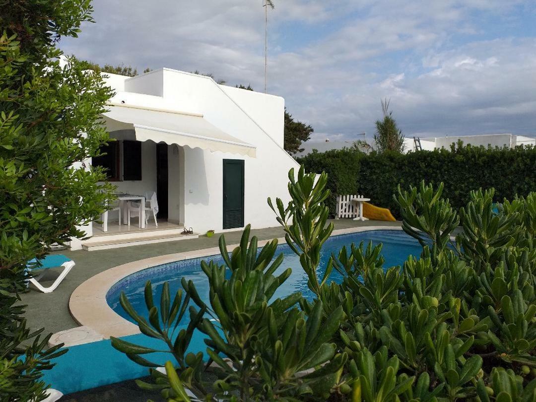 Apartamentos Delfines Cala Blanca  Buitenkant foto