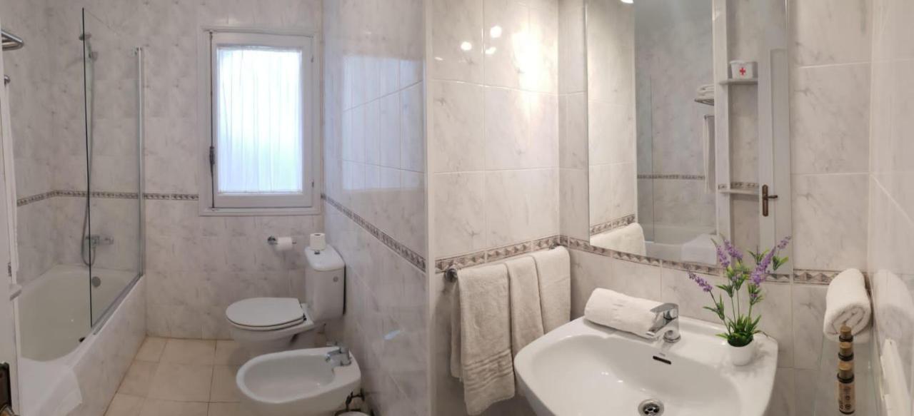 Apartamentos Delfines Cala Blanca  Buitenkant foto