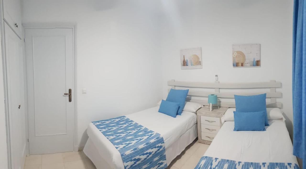 Apartamentos Delfines Cala Blanca  Buitenkant foto